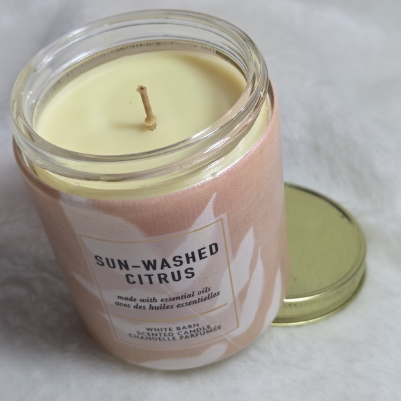 White Barn Sun Washed Citrus Single Wick 7oz Candle - Picture 2 of 3